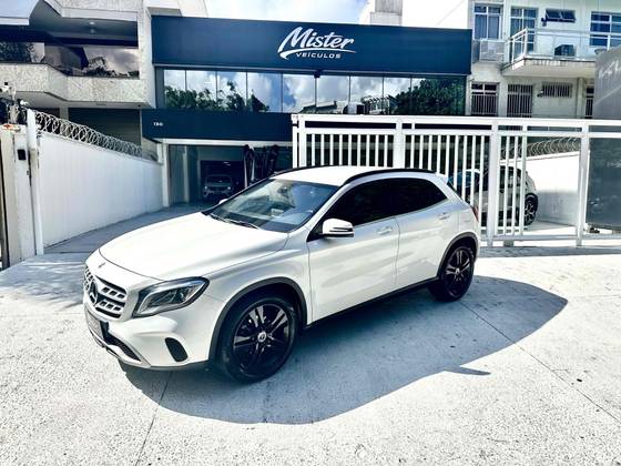 MERCEDES-BENZ GLA 200 1.6 CGI FLEX STYLE 7G-DCT